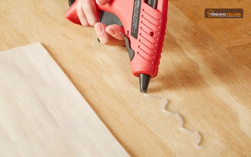sử dụng keo nến với súng bắn keo